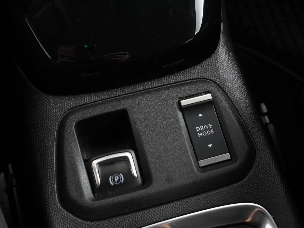 1.2 Turbo Elegance Automaat Airco Cruise control Led Navigatie Apple Carplay/ Android auto Achteruitrijcamera Stoelverwarming Parkeersensoren Lichtmetalen Velgen