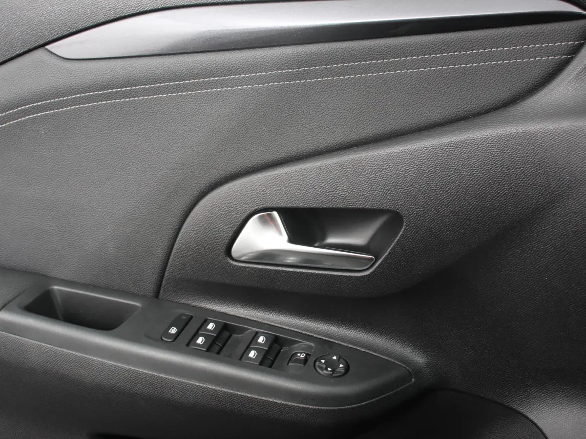 1.2 Turbo Elegance Automaat Airco Cruise control Led Navigatie Apple Carplay/ Android auto Achteruitrijcamera Stoelverwarming Parkeersensoren Lichtmetalen Velgen