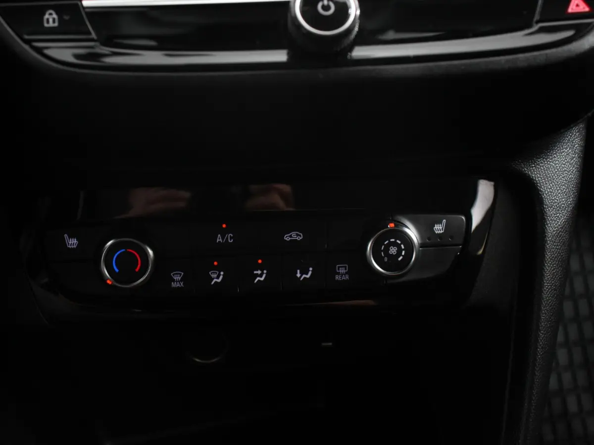 1.2 Turbo Elegance Automaat Airco Cruise control Led Navigatie Apple Carplay/ Android auto Achteruitrijcamera Stoelverwarming Parkeersensoren Lichtmetalen Velgen