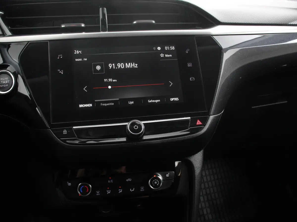 1.2 Turbo Elegance Automaat Airco Cruise control Led Navigatie Apple Carplay/ Android auto Achteruitrijcamera Stoelverwarming Parkeersensoren Lichtmetalen Velgen