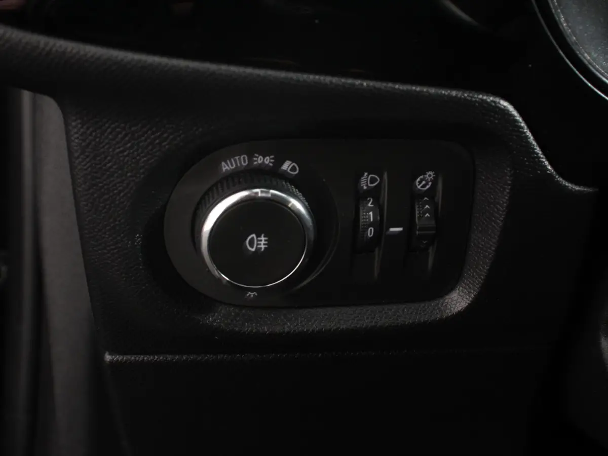1.2 Turbo Elegance Automaat Airco Cruise control Led Navigatie Apple Carplay/ Android auto Achteruitrijcamera Stoelverwarming Parkeersensoren Lichtmetalen Velgen