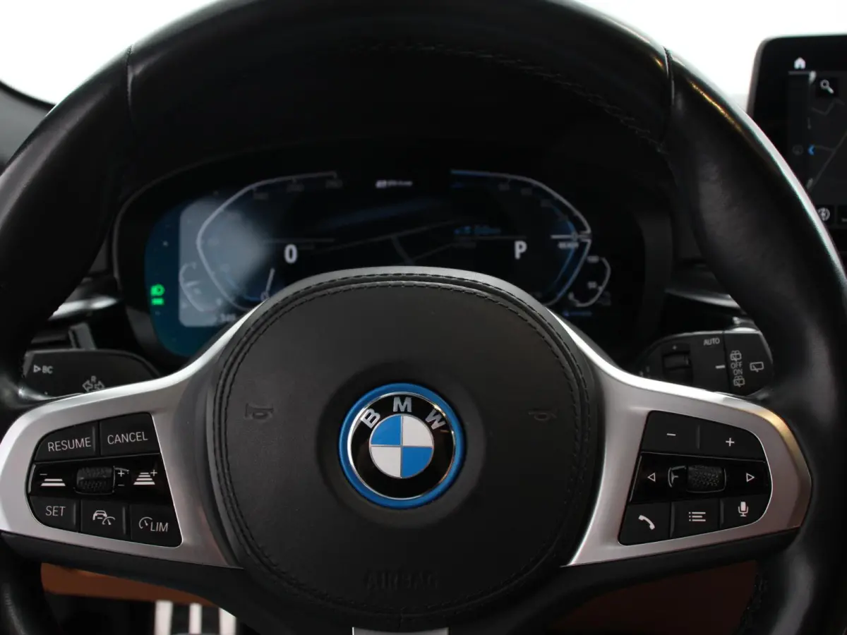 530e M-Sport High Executive Cimate control Cruise control Navigatie Apple Carplay/ Android Auto Parkeersensoren Camera Lichtmetalen velgen Led