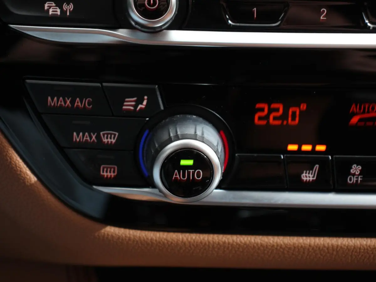 530e M-Sport High Executive Cimate control Cruise control Navigatie Apple Carplay/ Android Auto Parkeersensoren Camera Lichtmetalen velgen Led