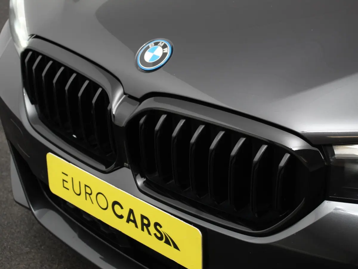 530e M-Sport High Executive Cimate control Cruise control Navigatie Apple Carplay/ Android Auto Parkeersensoren Camera Lichtmetalen velgen Led