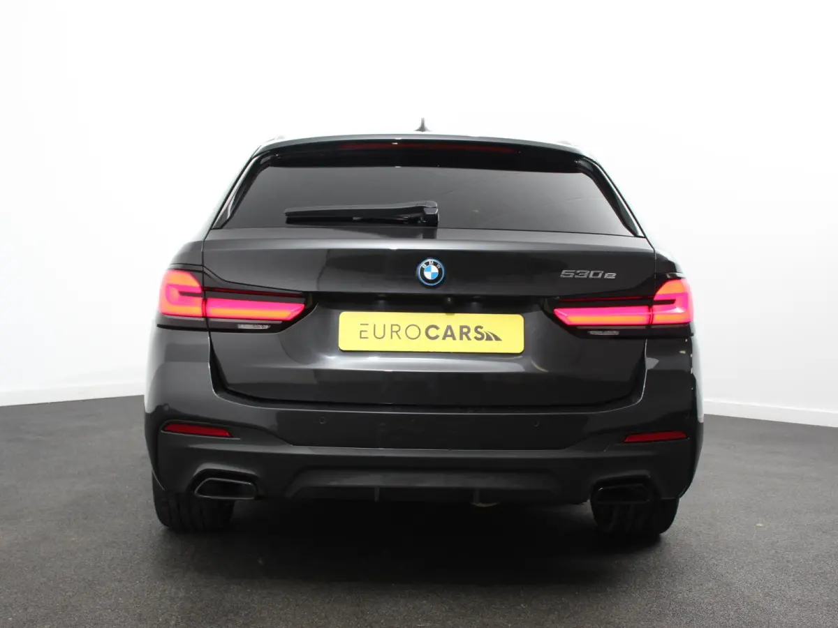 530e M-Sport High Executive Cimate control Cruise control Navigatie Apple Carplay/ Android Auto Parkeersensoren Camera Lichtmetalen velgen Led