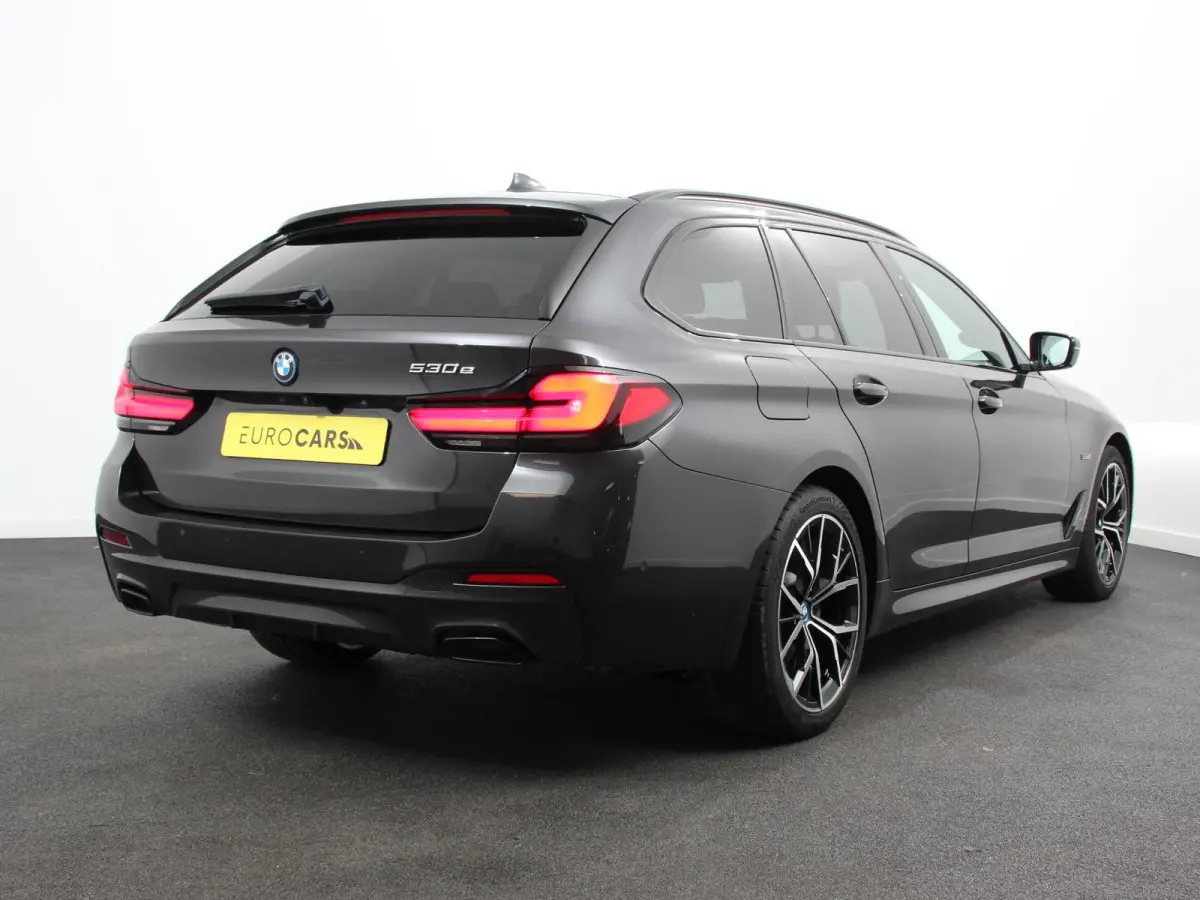 530e M-Sport High Executive Cimate control Cruise control Navigatie Apple Carplay/ Android Auto Parkeersensoren Camera Lichtmetalen velgen Led