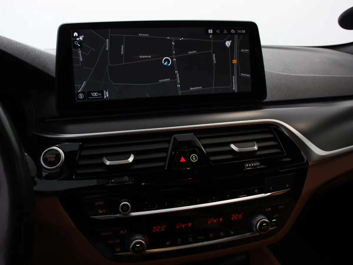 530e M-Sport High Executive Cimate control Cruise control Navigatie Apple Carplay/ Android Auto Parkeersensoren Camera Lichtmetalen velgen Led