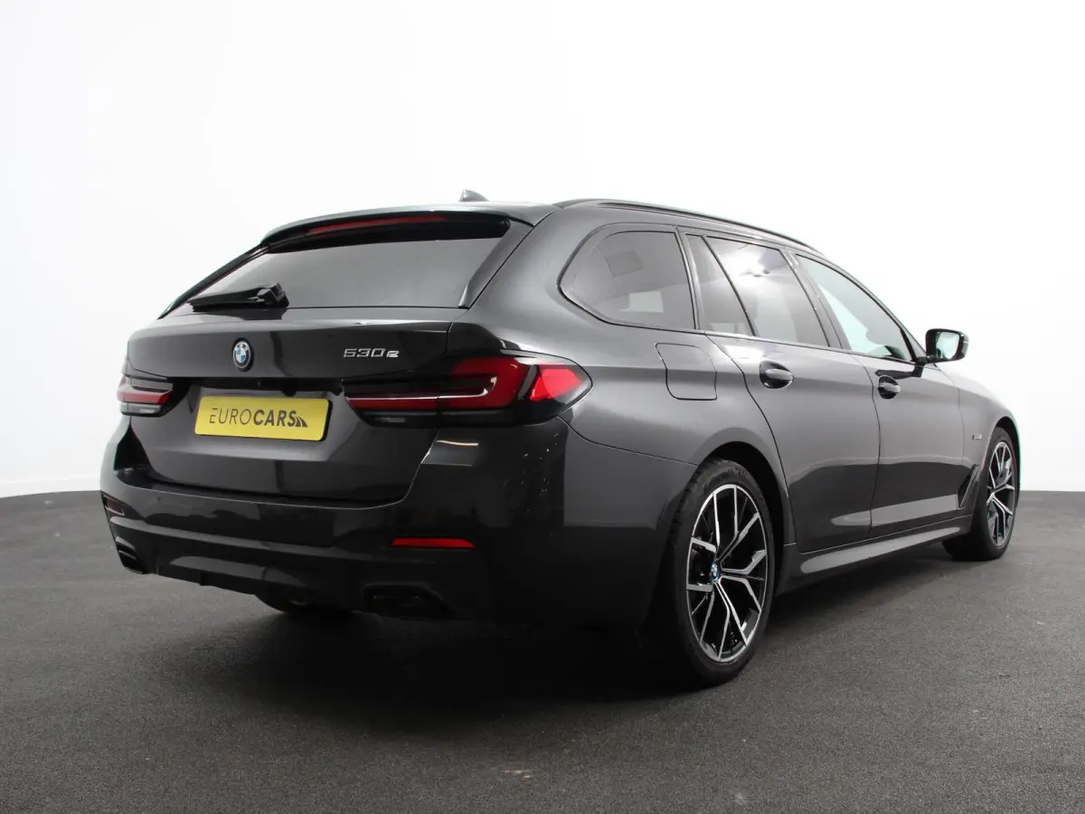 530e M-Sport High Executive Cimate control Cruise control Navigatie Apple Carplay/ Android Auto Parkeersensoren Camera Lichtmetalen velgen Led