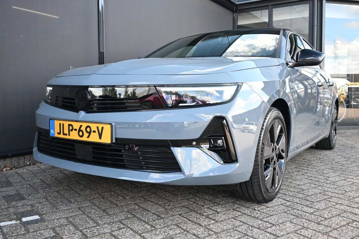 54 kWh GS tot 8 Jaar Garantie ! | Alcantara | Intelli-Lux LED | 360 Camera | Navigatie | Stoel/Stuurverwarming | !!