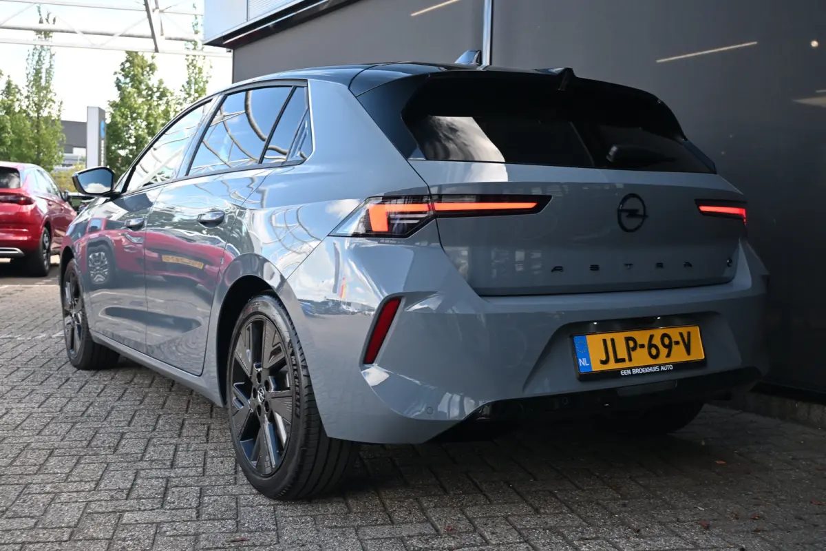 54 kWh GS tot 8 Jaar Garantie ! | Alcantara | Intelli-Lux LED | 360 Camera | Navigatie | Stoel/Stuurverwarming | !!