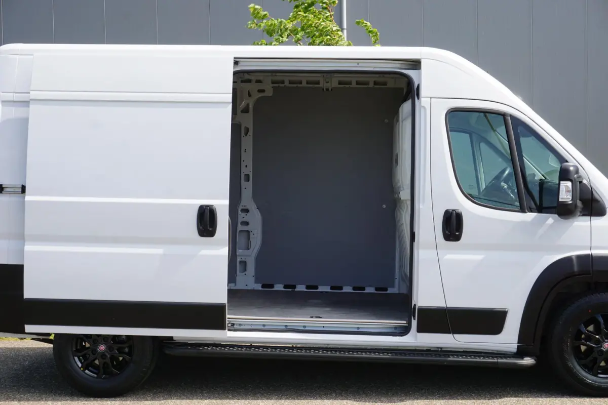 2.2 MultiJet 180 L2H2 3.5t Automaat |Adaptive Cruise |Camera en digitale binnenspiegel |Standkachel |2 stoelen |2 airbags |Trekhaak |Stoelverwarming |Parkeersensoren voor en achter