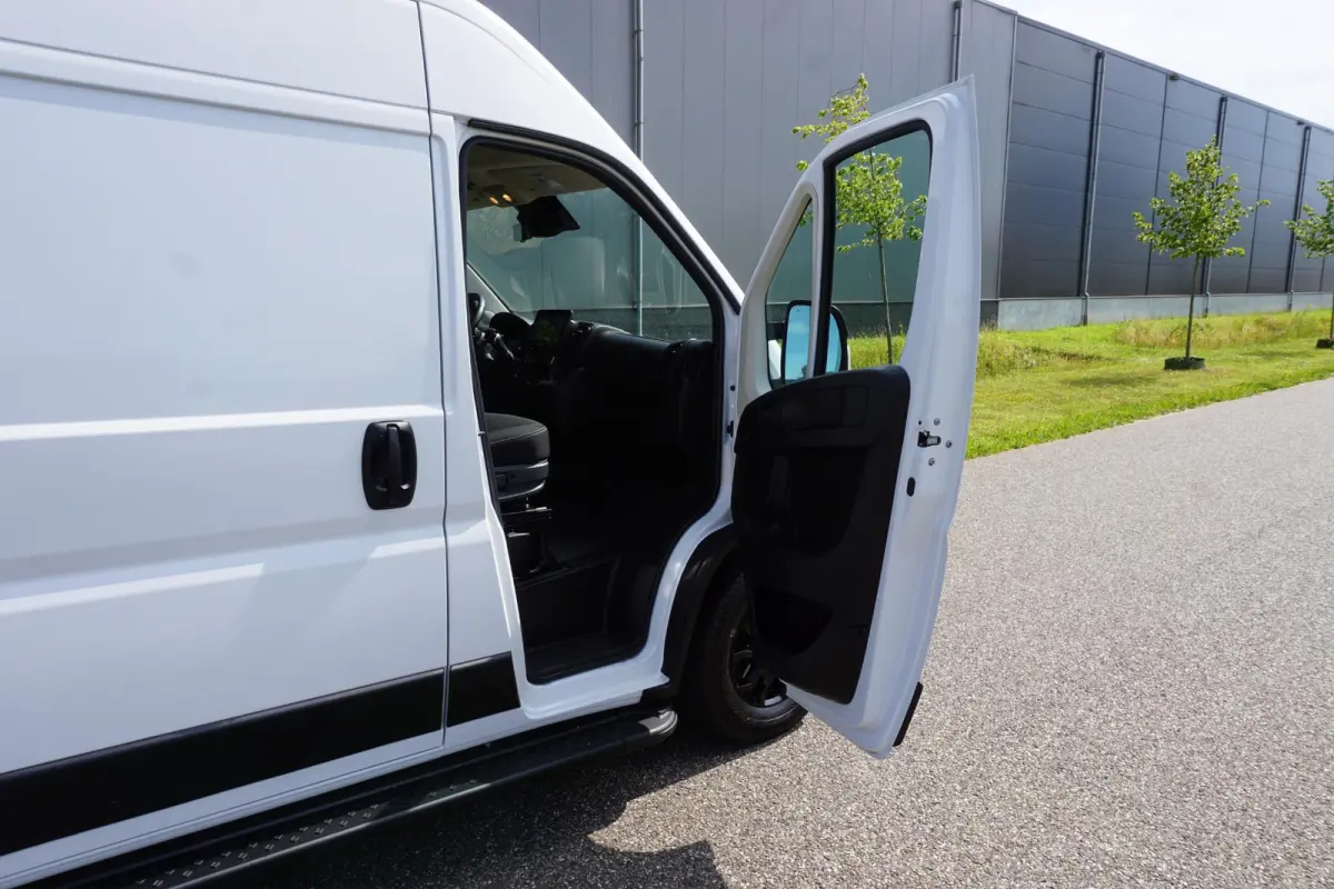 2.2 MultiJet 180 L2H2 3.5t Automaat |Adaptive Cruise |Camera en digitale binnenspiegel |Standkachel |2 stoelen |2 airbags |Trekhaak |Stoelverwarming |Parkeersensoren voor en achter