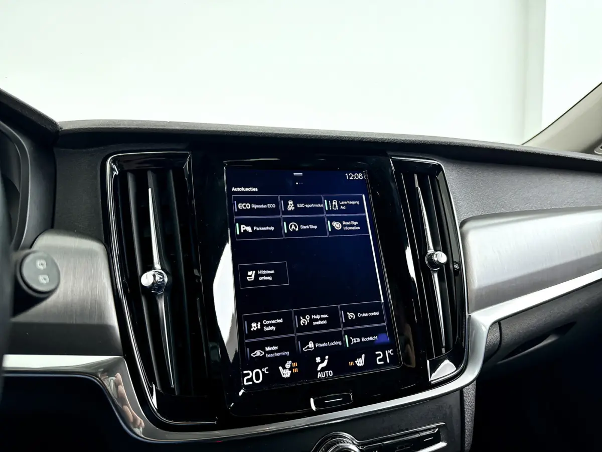 T5 Momentum | Parkeercamera | Stoelverwarming | Cruise control | Navigatie
