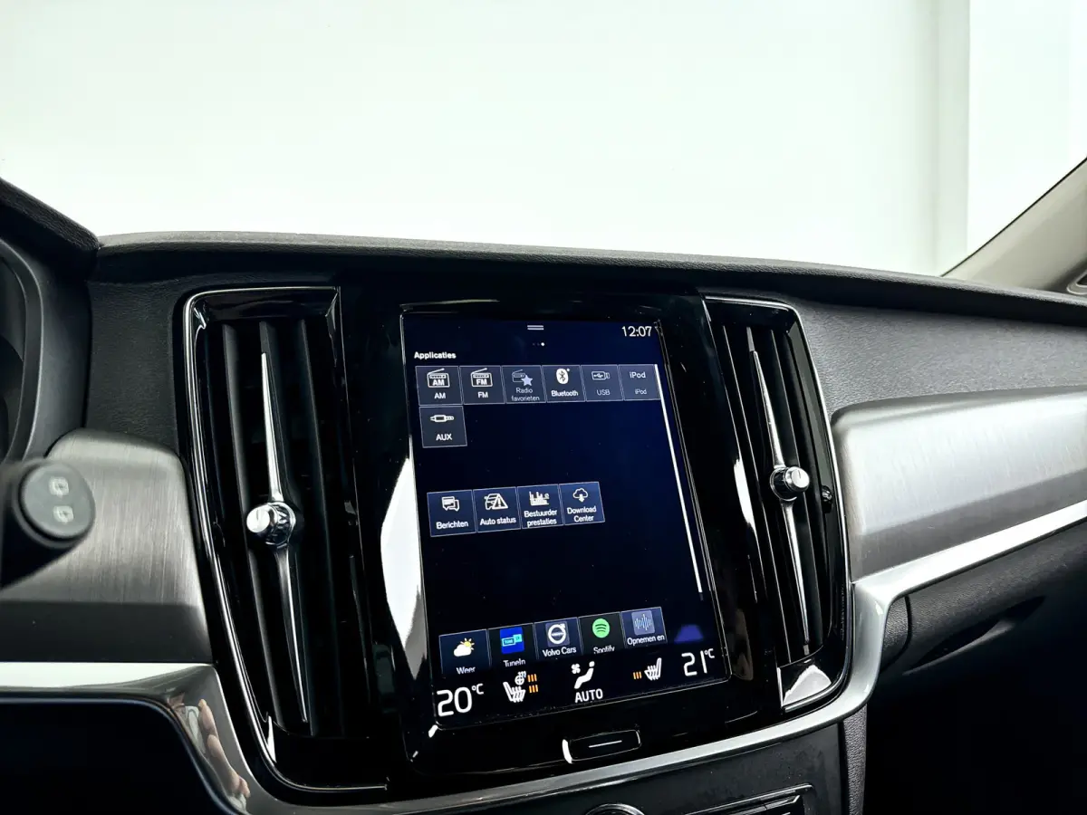 T5 Momentum | Parkeercamera | Stoelverwarming | Cruise control | Navigatie