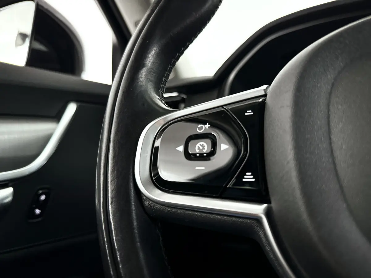 T5 Momentum | Parkeercamera | Stoelverwarming | Cruise control | Navigatie