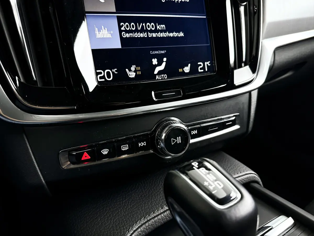 T5 Momentum | Parkeercamera | Stoelverwarming | Cruise control | Navigatie