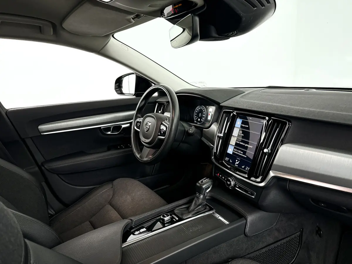 T5 Momentum | Parkeercamera | Stoelverwarming | Cruise control | Navigatie