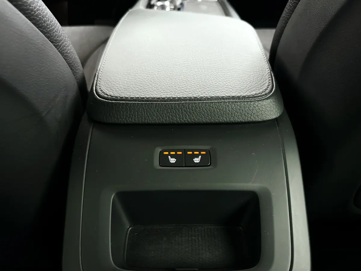 T5 Momentum | Parkeercamera | Stoelverwarming | Cruise control | Navigatie