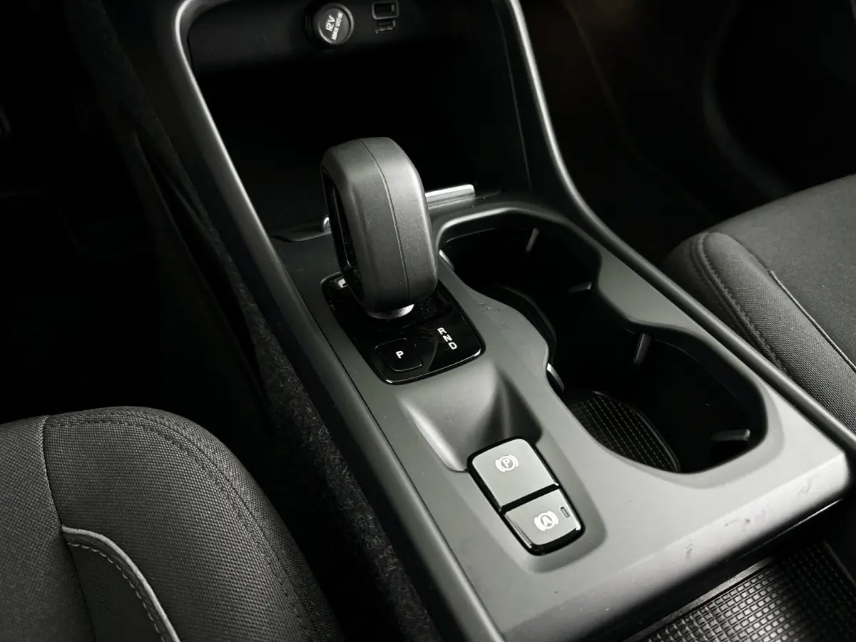 T4 Inscription Expression | Park assist | Climate control | Cruise control | Navigatie
