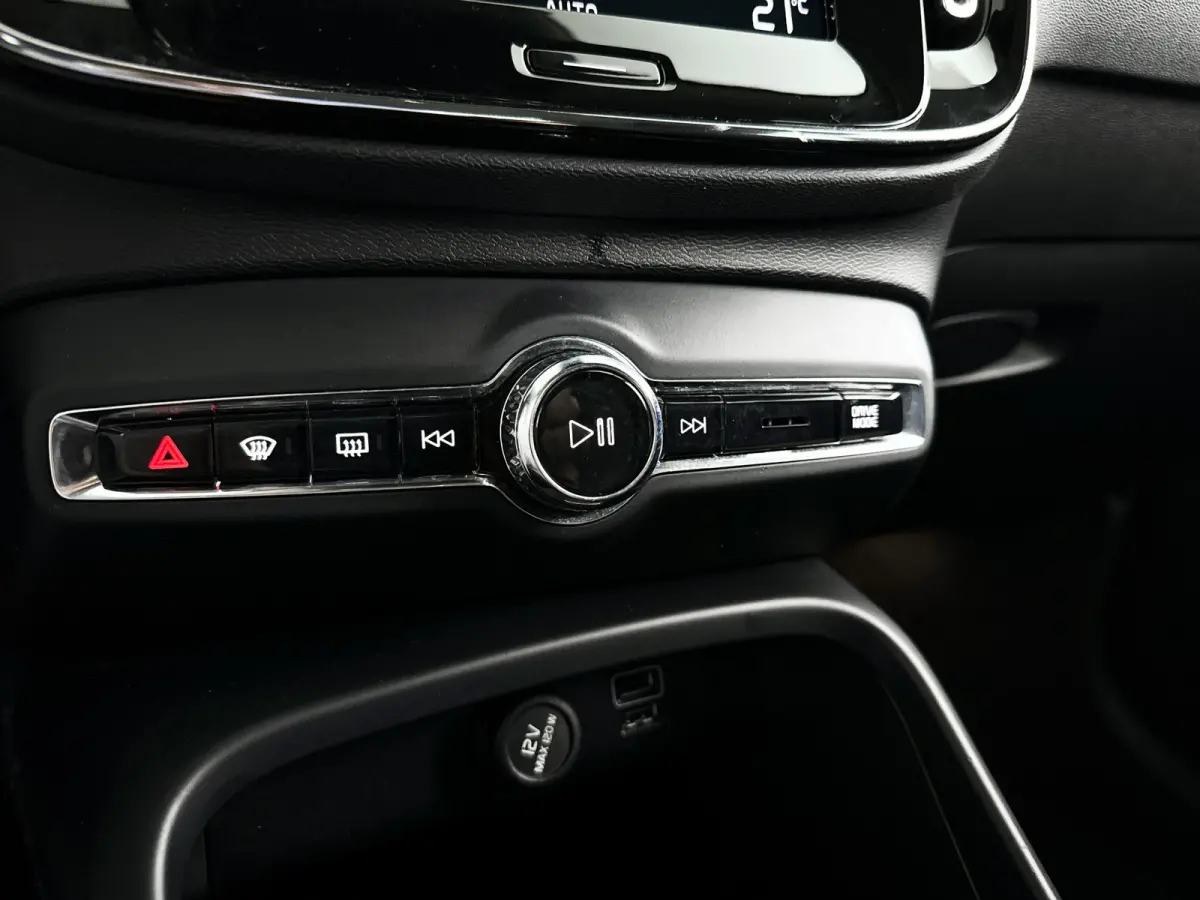 T4 Inscription Expression | Park assist | Climate control | Cruise control | Navigatie