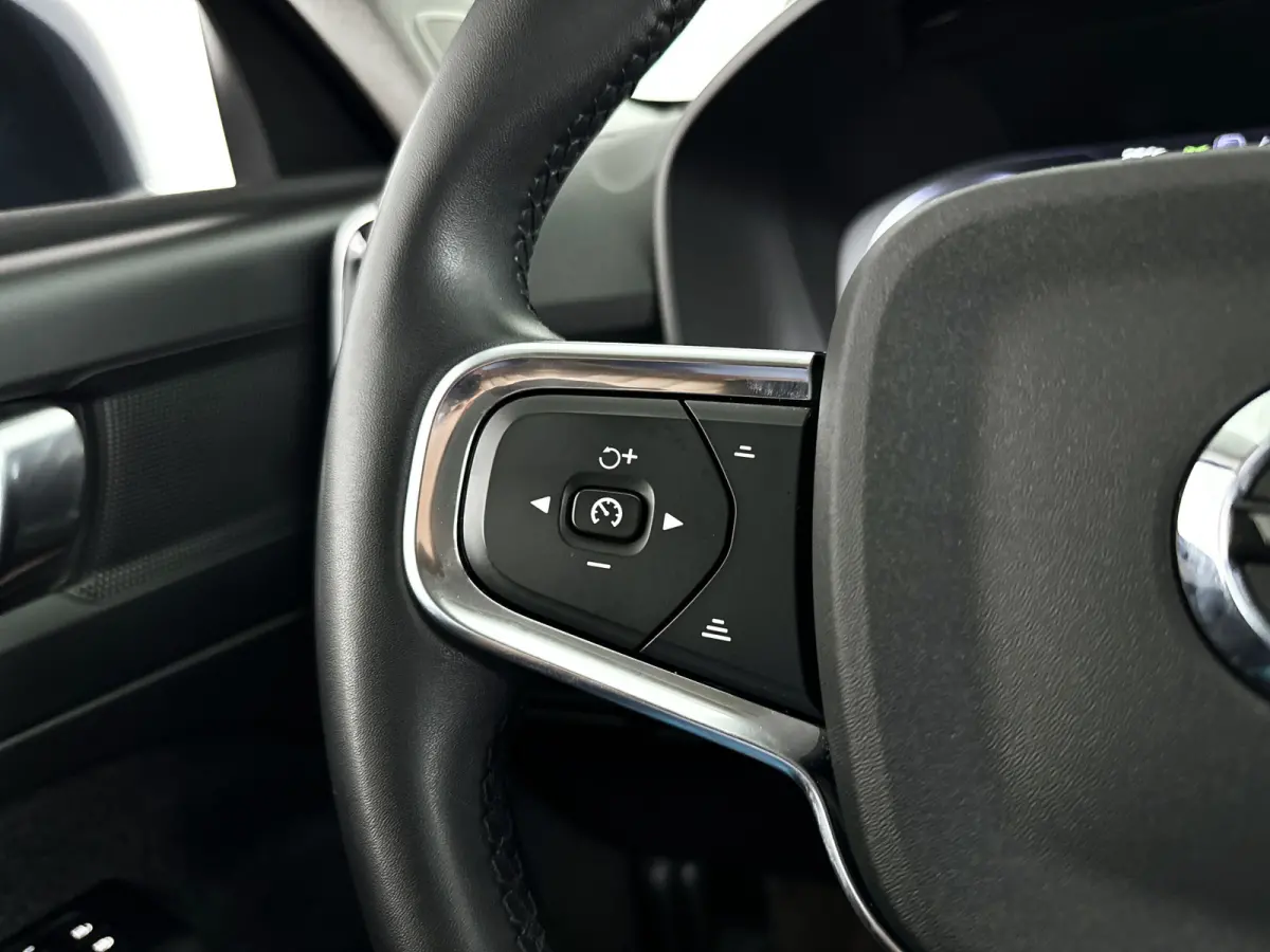 T4 Inscription Expression | Park assist | Climate control | Cruise control | Navigatie