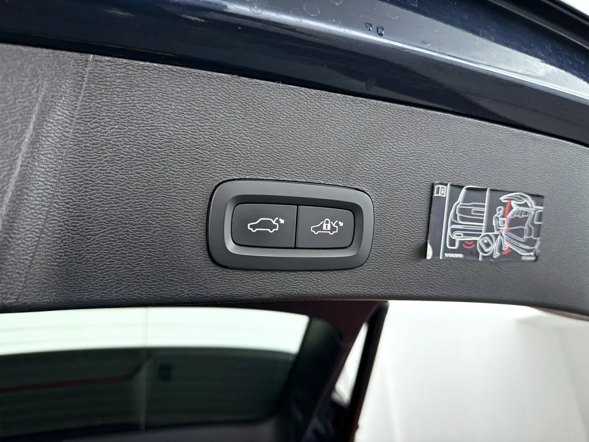 T4 Inscription Expression | Park assist | Climate control | Cruise control | Navigatie