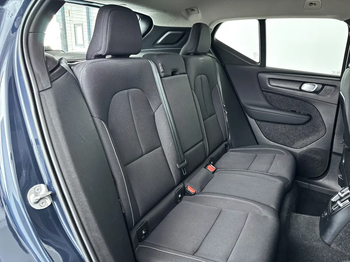 T4 Inscription Expression | Park assist | Climate control | Cruise control | Navigatie