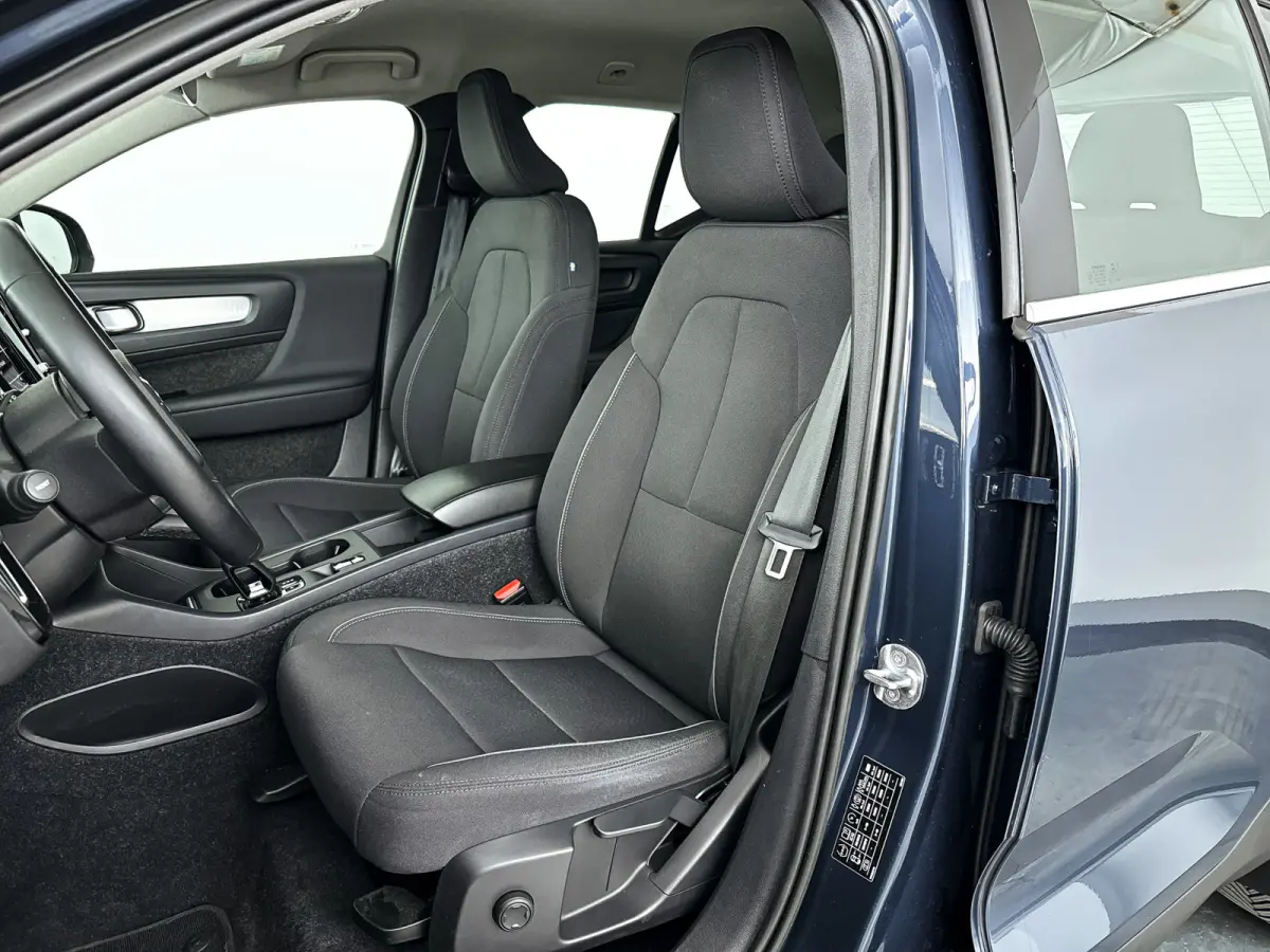 T4 Inscription Expression | Park assist | Climate control | Cruise control | Navigatie