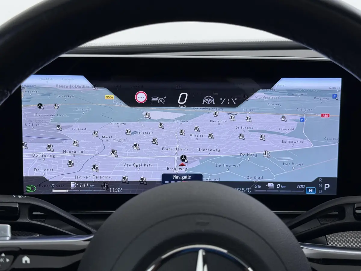300 e AMG Line Limited VAN: 41.900,- VOOR: 37.877,- UW HERFSTVOORDEEL: 4.023,-  PHEV | PANORAMADAK | DISTRONIC (ACC) | ACHTERUITRIJCAMERA | DODEHOEKASSISTENT | AMBIENT LIGHTING | MERCEDES-DE