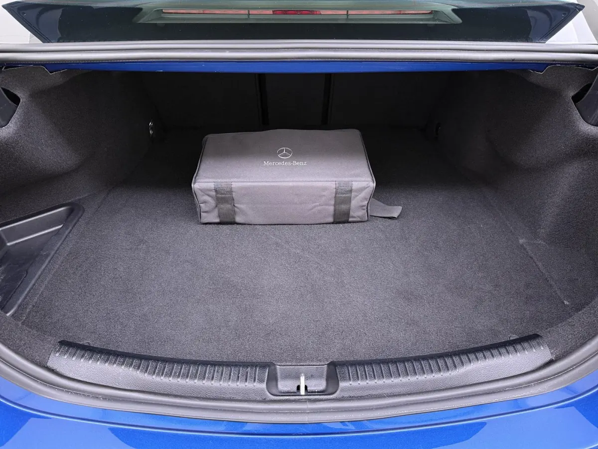 300 e AMG Line Limited VAN: 41.900,- VOOR: 37.877,- UW HERFSTVOORDEEL: 4.023,-  PHEV | PANORAMADAK | DISTRONIC (ACC) | ACHTERUITRIJCAMERA | DODEHOEKASSISTENT | AMBIENT LIGHTING | MERCEDES-DE