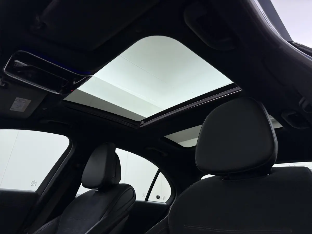 300 e AMG Line Limited VAN: 41.900,- VOOR: 37.877,- UW HERFSTVOORDEEL: 4.023,-  PHEV | PANORAMADAK | DISTRONIC (ACC) | ACHTERUITRIJCAMERA | DODEHOEKASSISTENT | AMBIENT LIGHTING | MERCEDES-DE