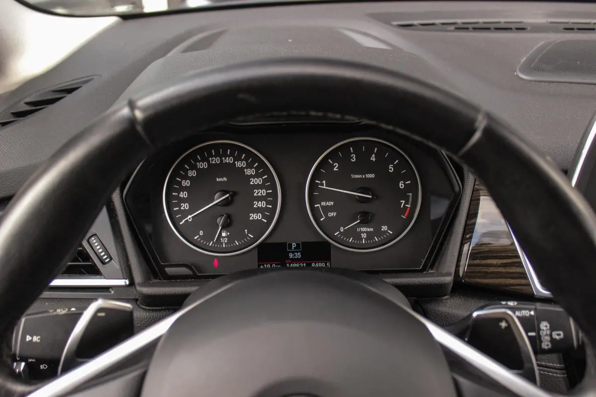 220i Centennial Executive 7p. | Luxury Line | 2e eigenaar | Camera | HiFi audio | Active guard | LED | Cruise control | Stoelverwarming | Park Assistant | Navigatie
