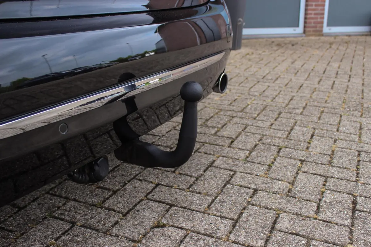 220i Centennial Executive 7p. | Luxury Line | 2e eigenaar | Camera | HiFi audio | Active guard | LED | Cruise control | Stoelverwarming | Park Assistant | Navigatie