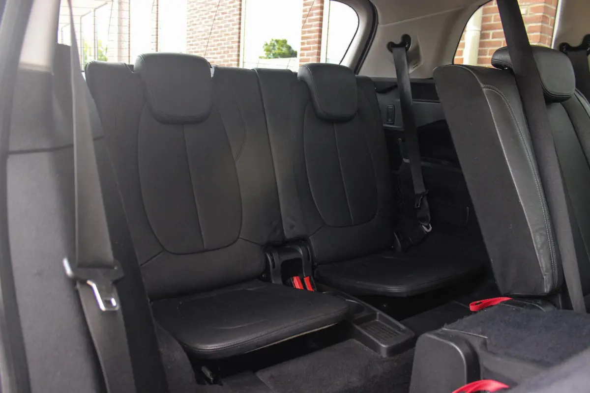 220i Centennial Executive 7p. | Luxury Line | 2e eigenaar | Camera | HiFi audio | Active guard | LED | Cruise control | Stoelverwarming | Park Assistant | Navigatie
