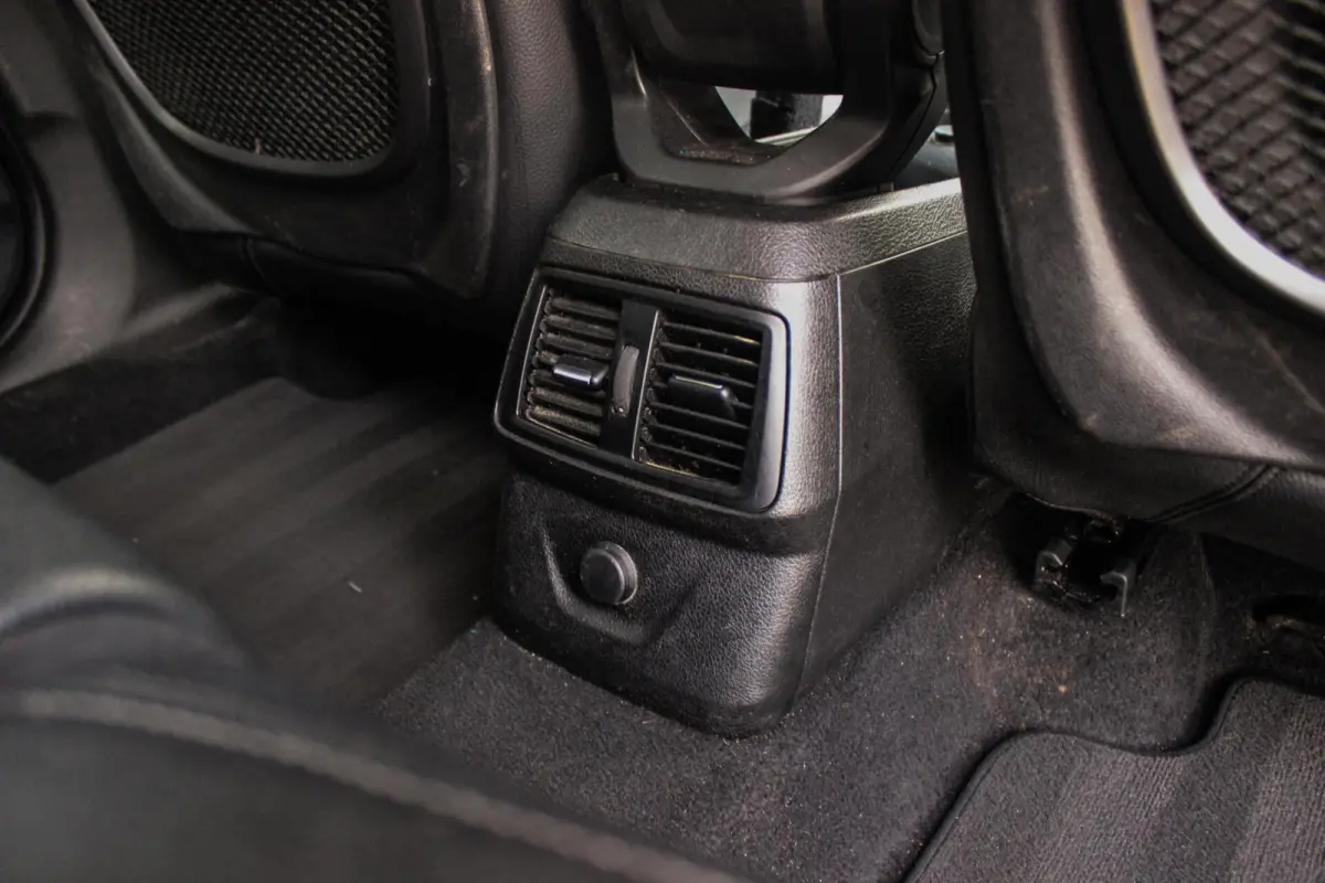 220i Centennial Executive 7p. | Luxury Line | 2e eigenaar | Camera | HiFi audio | Active guard | LED | Cruise control | Stoelverwarming | Park Assistant | Navigatie