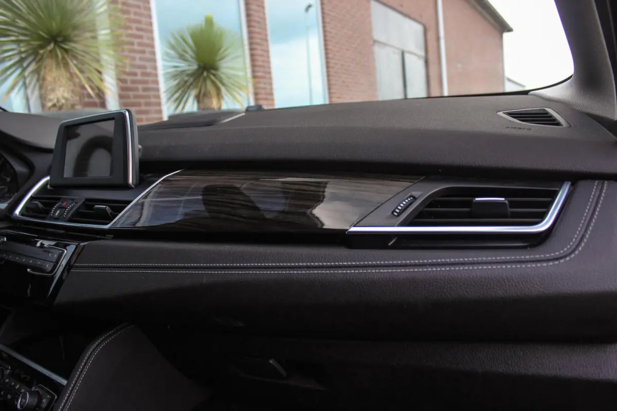 220i Centennial Executive 7p. | Luxury Line | 2e eigenaar | Camera | HiFi audio | Active guard | LED | Cruise control | Stoelverwarming | Park Assistant | Navigatie