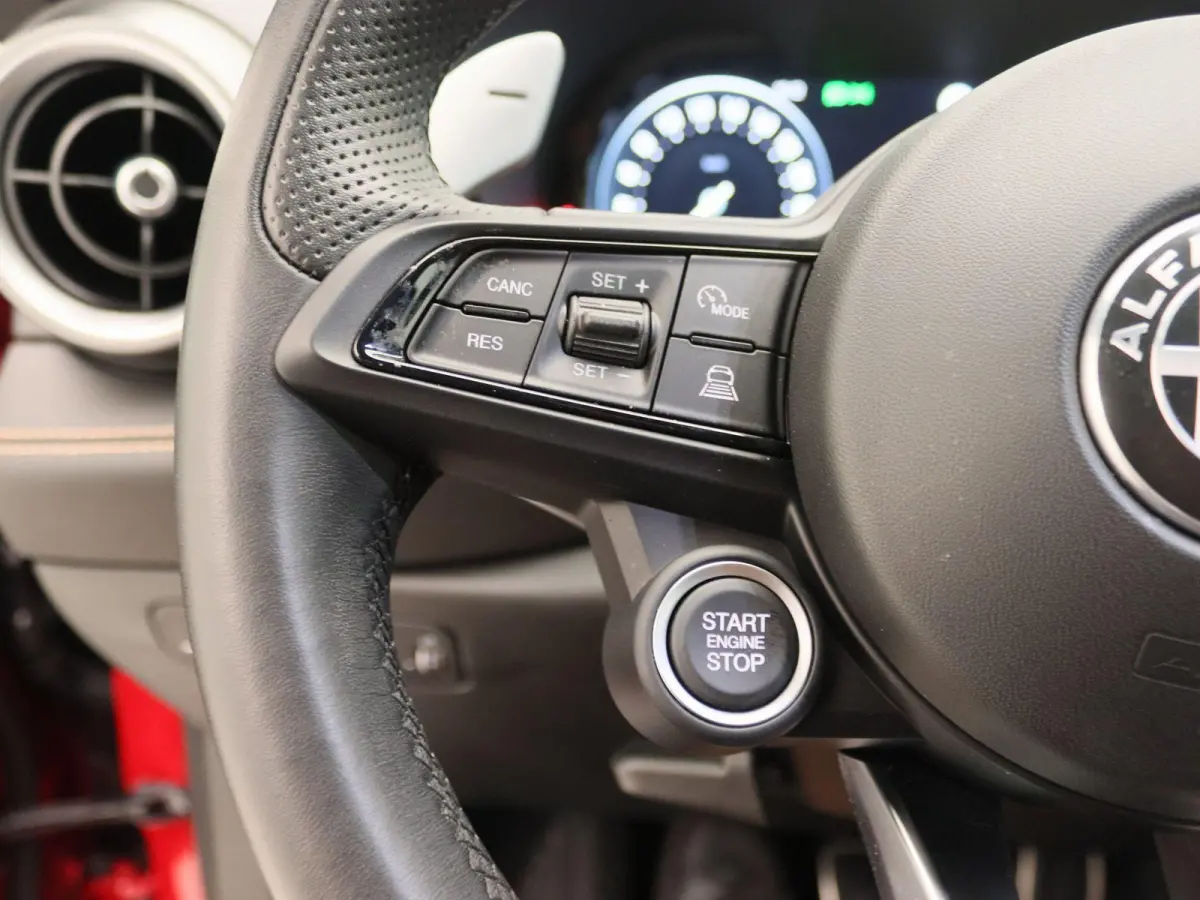 1.5T Hybrid Veloce | 20'' LM. Velgen | Lederen bekleding | Adaptive Cruise Control | Parkeercamera Achter |