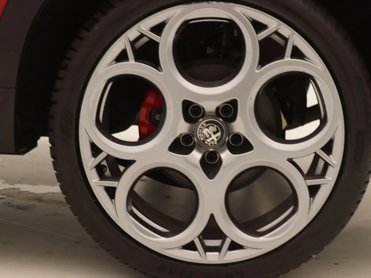 1.5T Hybrid Veloce | 20'' LM. Velgen | Lederen bekleding | Adaptive Cruise Control | Parkeercamera Achter |