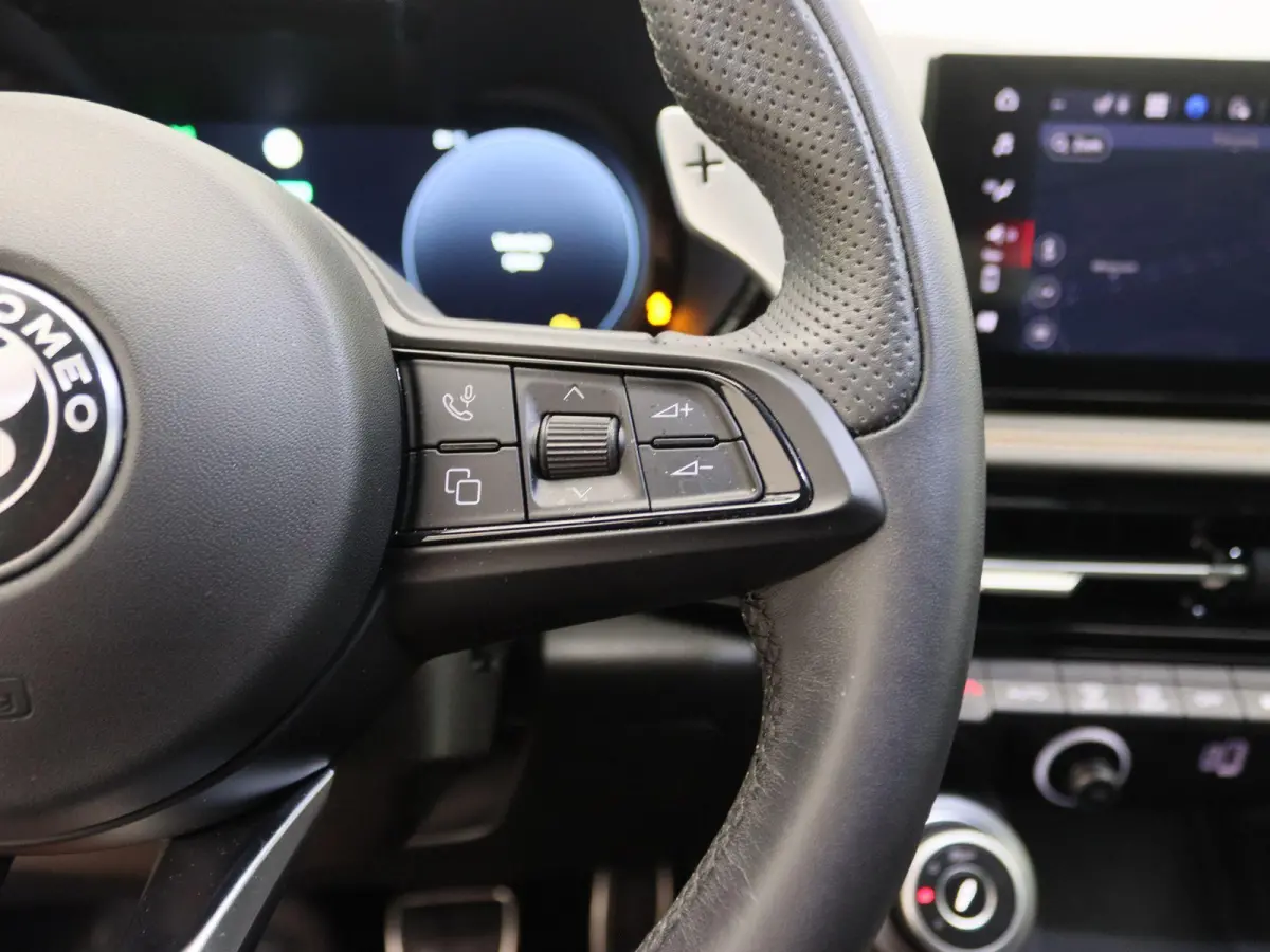 1.5T Hybrid Veloce | 20'' LM. Velgen | Lederen bekleding | Adaptive Cruise Control | Parkeercamera Achter |