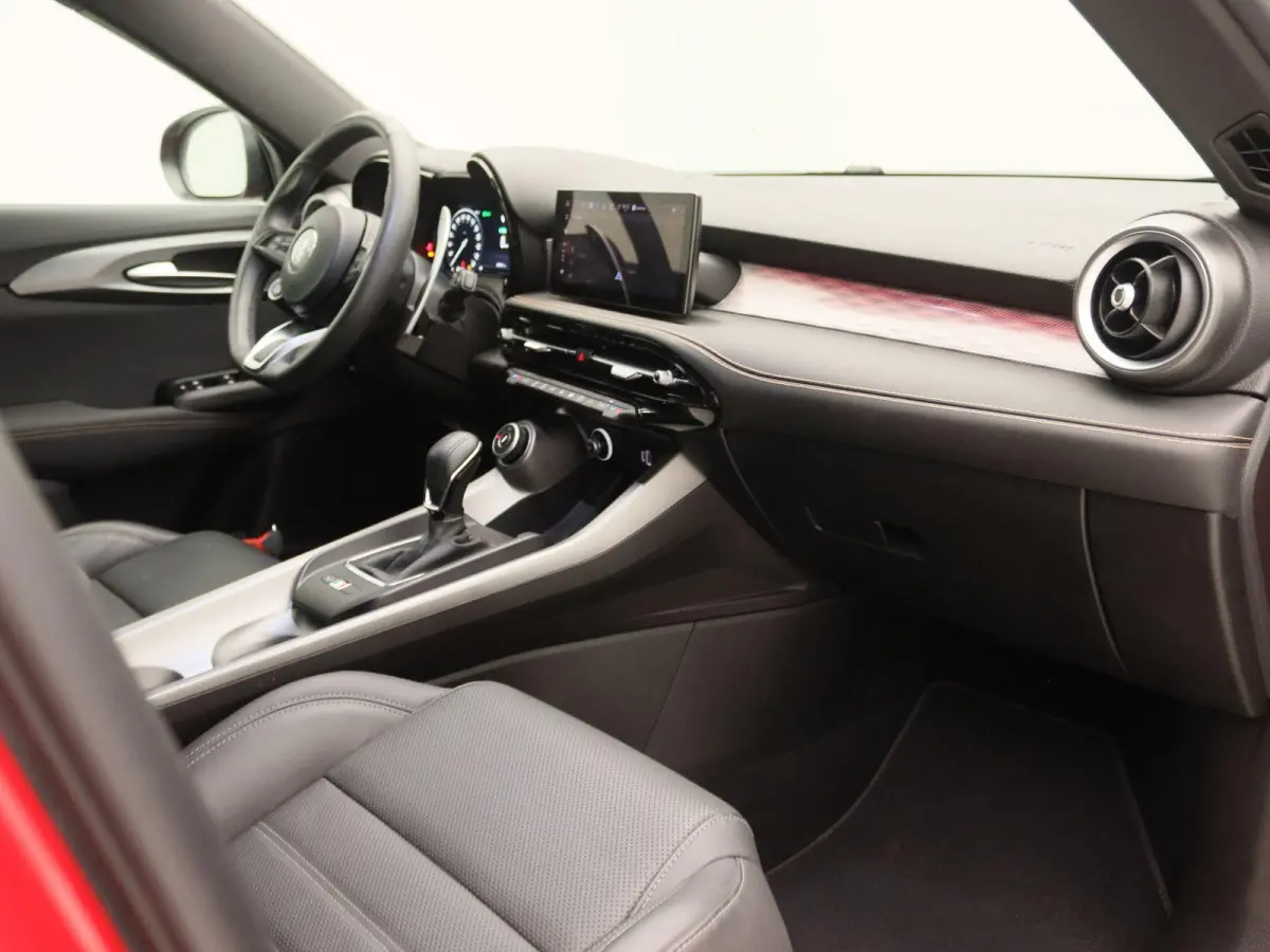 1.5T Hybrid Veloce | 20'' LM. Velgen | Lederen bekleding | Adaptive Cruise Control | Parkeercamera Achter |
