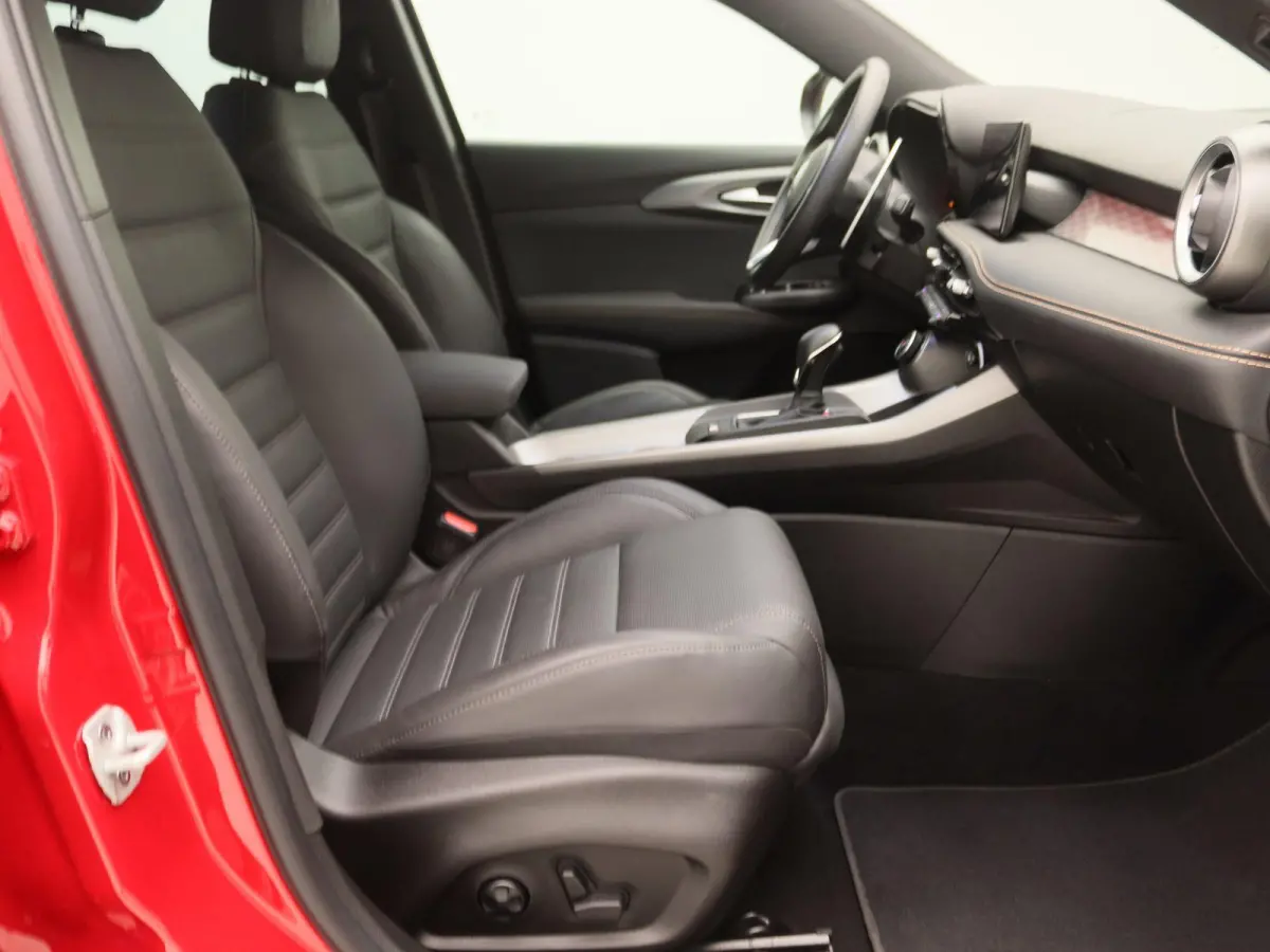 1.5T Hybrid Veloce | 20'' LM. Velgen | Lederen bekleding | Adaptive Cruise Control | Parkeercamera Achter |