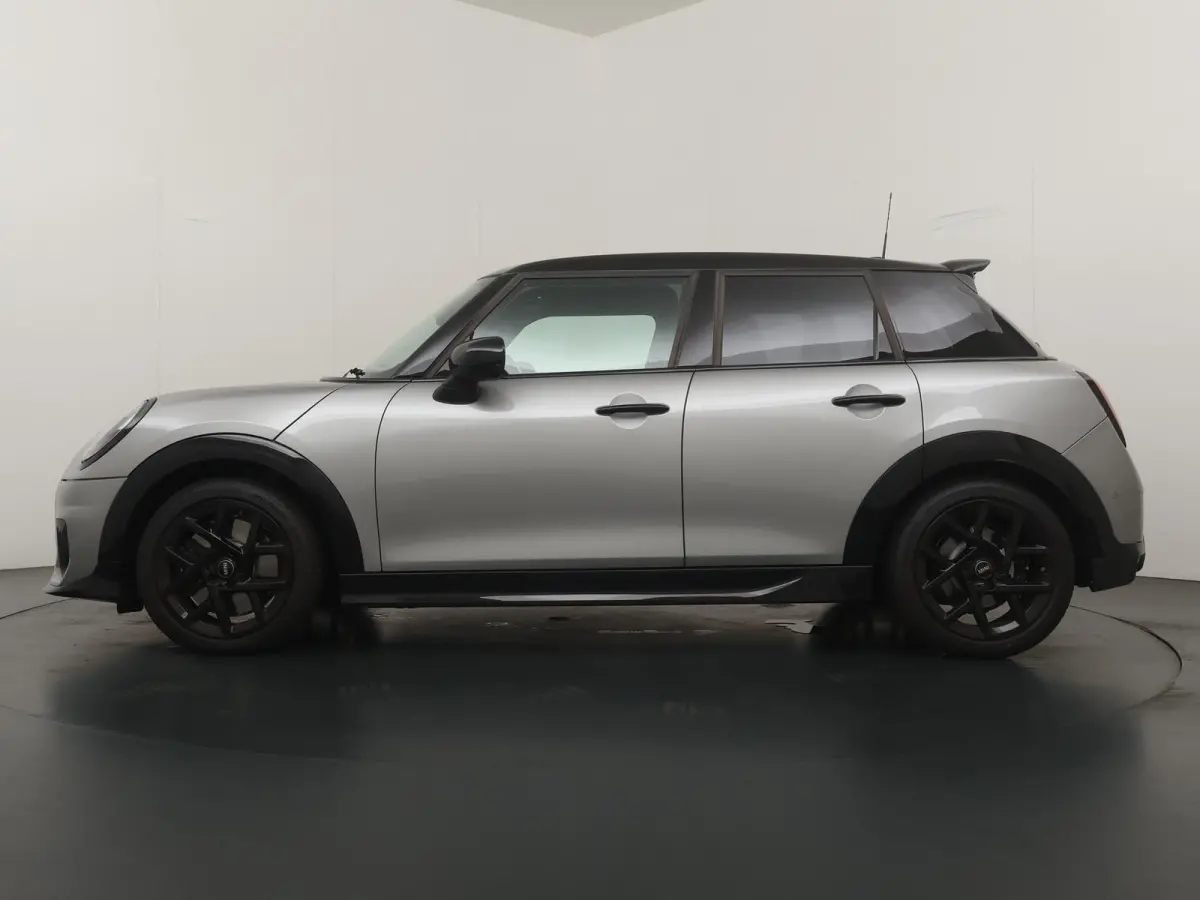Cooper C John Cooper Works | Pakket-XL | Stuur- stoelverwarming | Panoramadak | 360 graden camera | Head-Up | Elektrische stoelen |