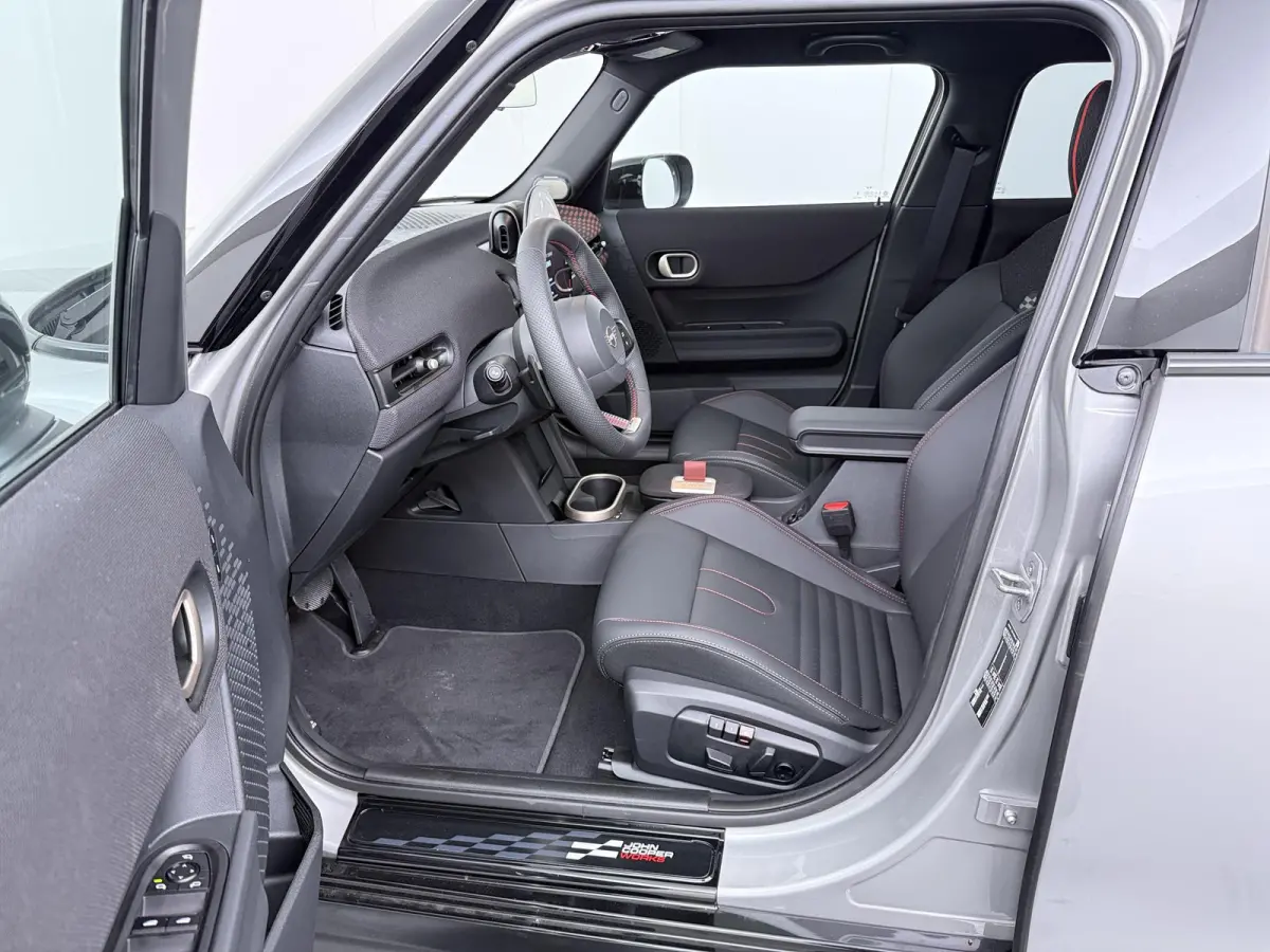 Cooper C John Cooper Works | Pakket-XL | Stuur- stoelverwarming | Panoramadak | 360 graden camera | Head-Up | Elektrische stoelen |