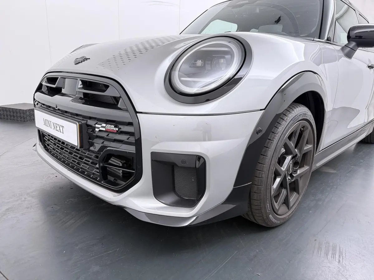 Cooper C John Cooper Works | Pakket-XL | Stuur- stoelverwarming | Panoramadak | 360 graden camera | Head-Up | Elektrische stoelen |