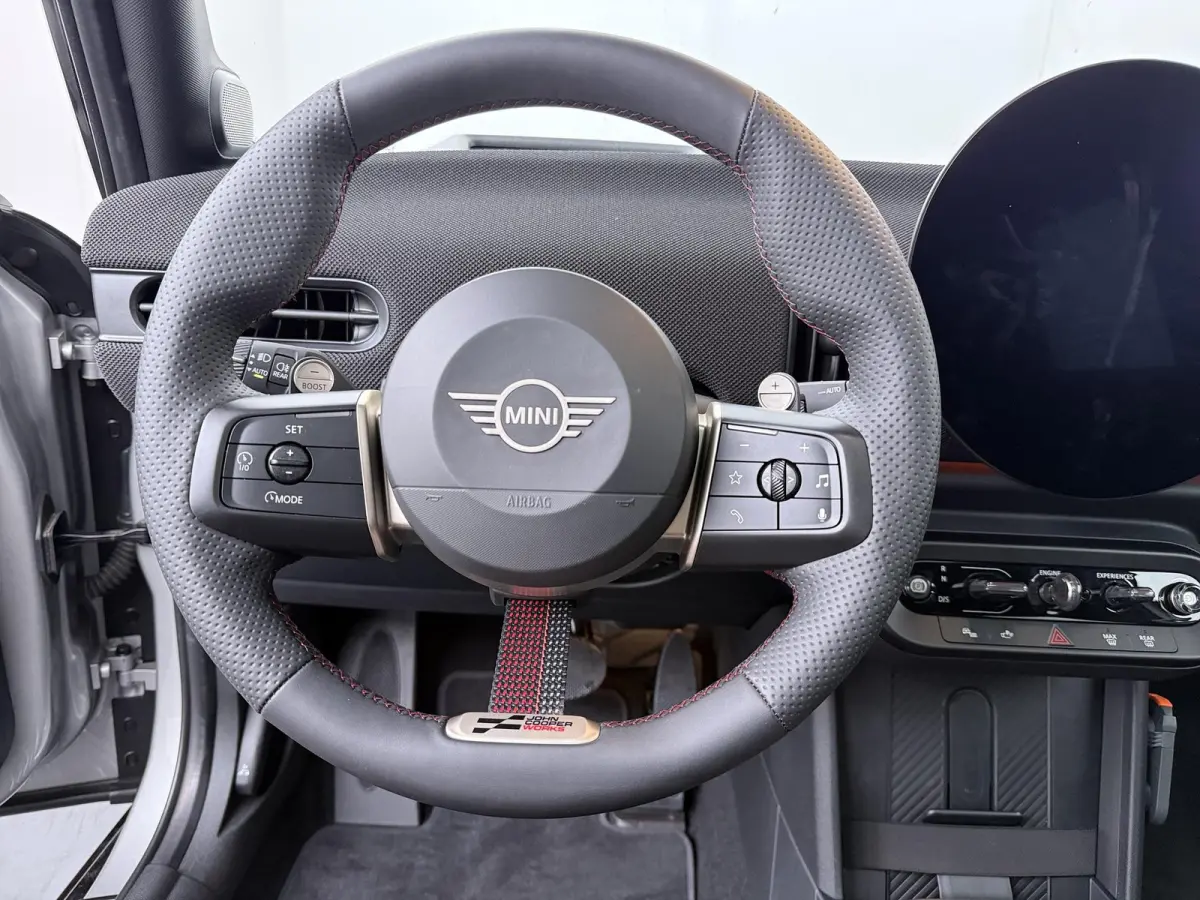 Cooper C John Cooper Works | Pakket-XL | Stuur- stoelverwarming | Panoramadak | 360 graden camera | Head-Up | Elektrische stoelen |