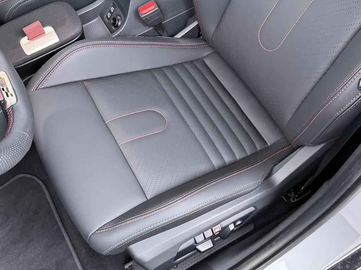 Cooper C John Cooper Works | Pakket-XL | Stuur- stoelverwarming | Panoramadak | 360 graden camera | Head-Up | Elektrische stoelen |