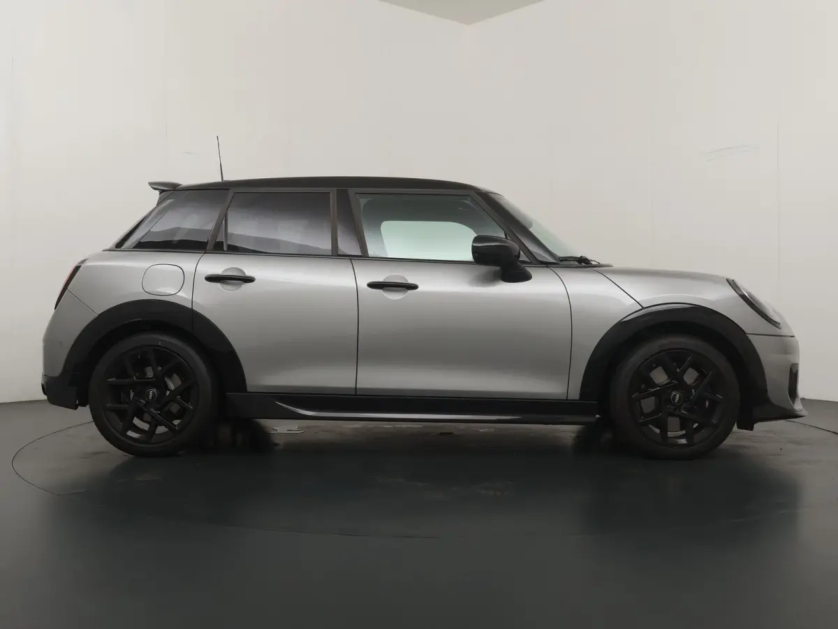 Cooper C John Cooper Works | Pakket-XL | Stuur- stoelverwarming | Panoramadak | 360 graden camera | Head-Up | Elektrische stoelen |