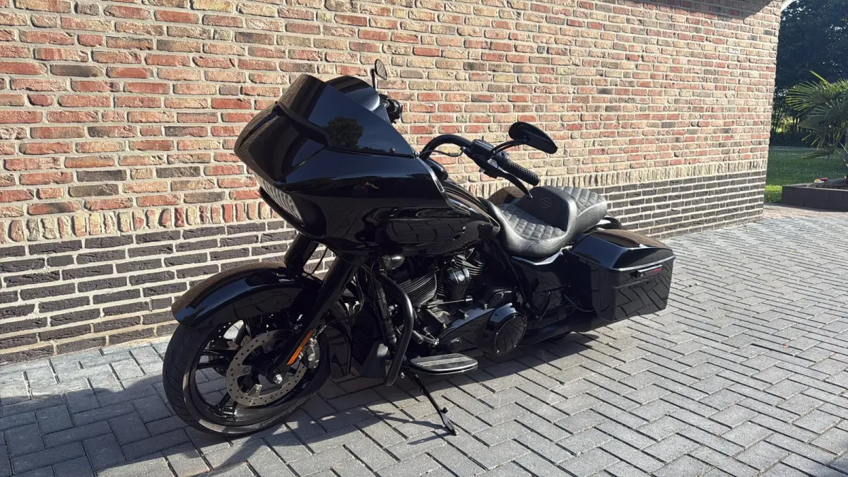 FLTRX Black Out CVO Roadglide
