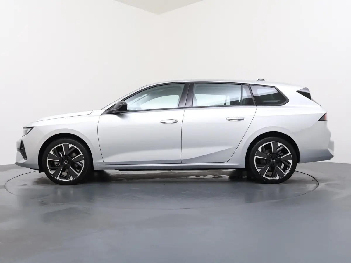 54 kWh Edition / Navigatie / Parkeersensoren / Carplay / ECC / 18'' LMV
