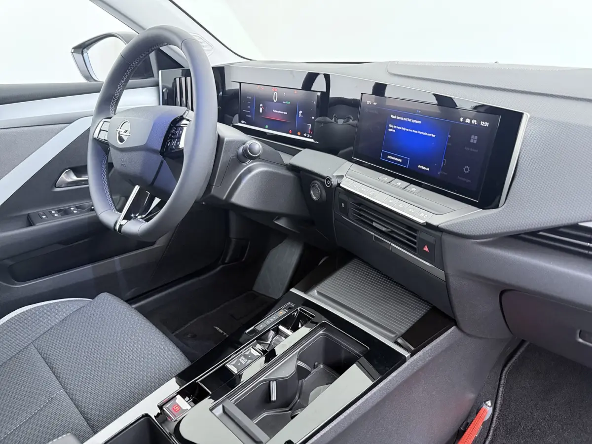 54 kWh Edition / Navigatie / Parkeersensoren / Carplay / ECC / 18'' LMV
